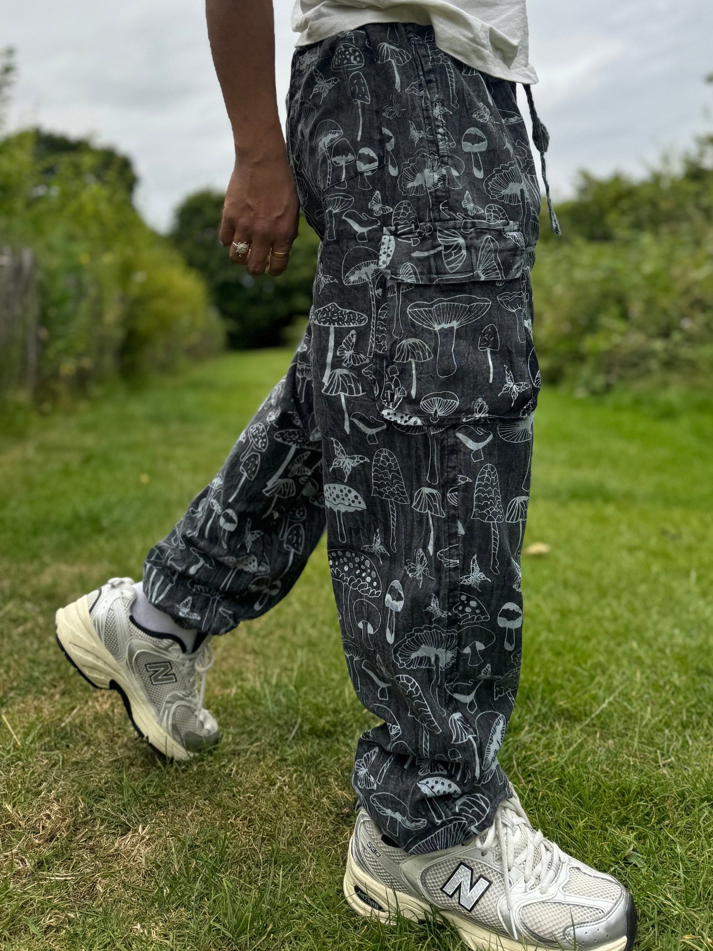Mushroom Print Hippie Trousers: Eco-Friendly Festival Yoga Pants