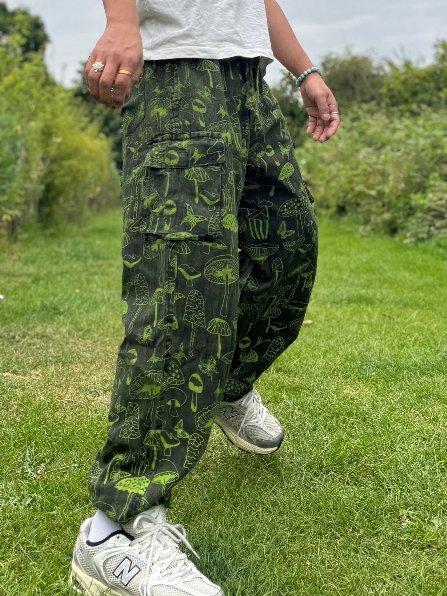 Mushroom Print Hippie Trousers: Eco-Friendly Festival Yoga Pants